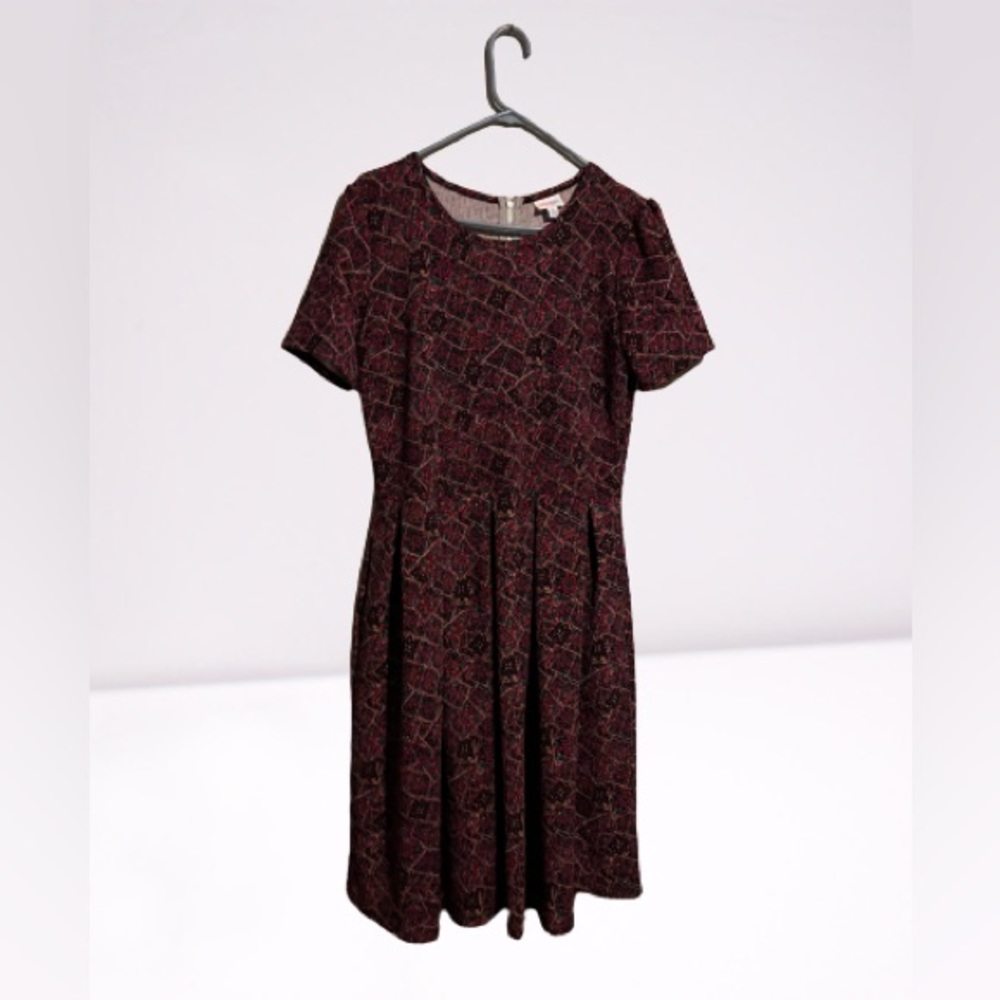 LuLaRoe Dress size XL| Short sleeve
Scoop neckline, Fit & Flare silhouette